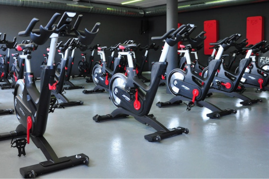 Spinning class for high intensity workouts