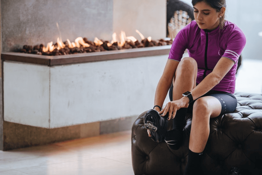 girl putting on her bike shoes for the gym