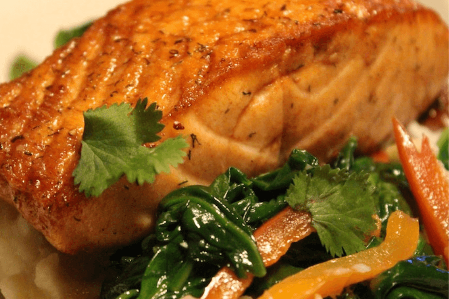 low-carb lunch ideas - baked salmon with grilled veggies